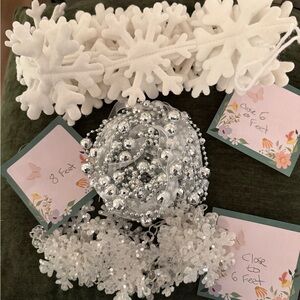 Garland that sparkles and shines.